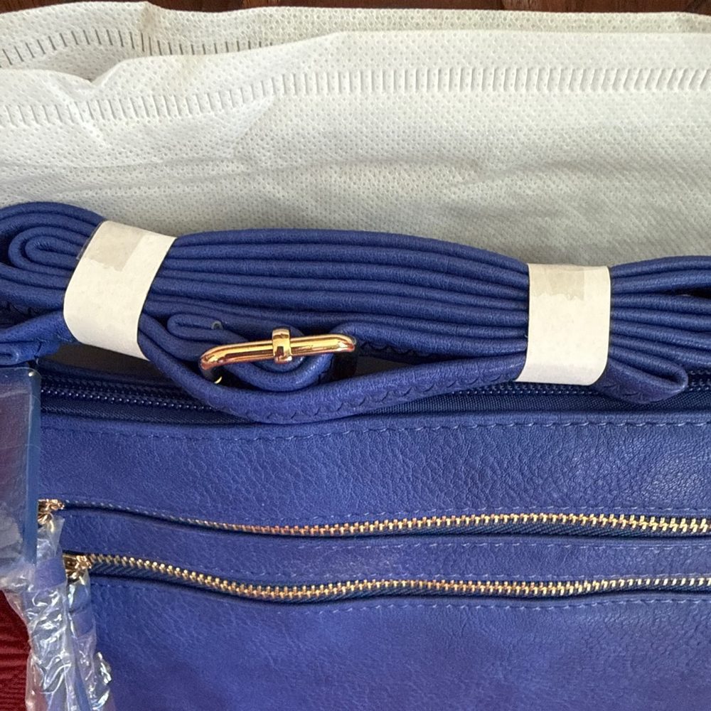 Brentano Navy Crossbody Bag with Adjustable Strap & Interior Pockets - Picture 4 of 8